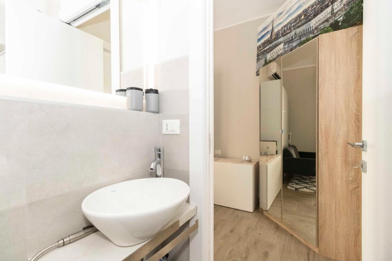 New Bright Studio Near Piazza San Carlo! Appartamento *