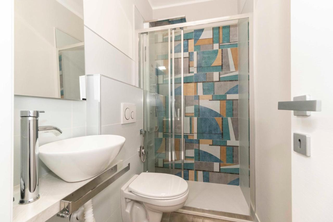 Apartment Bright Piazza San Carlo